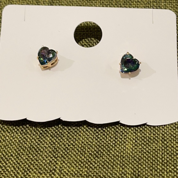Jewelry - Heart stud earrings